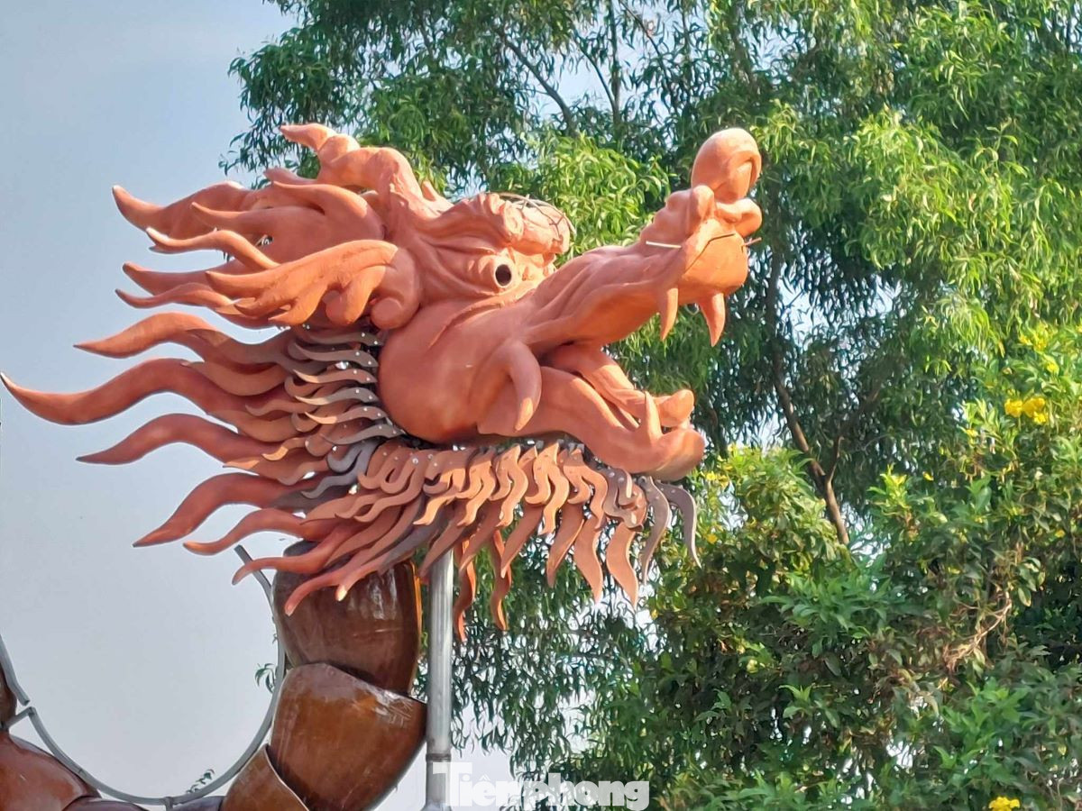 Vật liệu dùng để tạo nên linh vật đều bằng gốm, loại đất sét được nung lên. Vật liệu dùng để tạo nên linh vật đều bằng gốm, loại đất sét được nung lên.