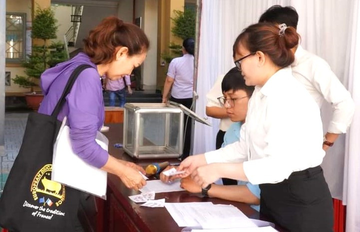 Người dân bốc thăm chọn nền tái định cư