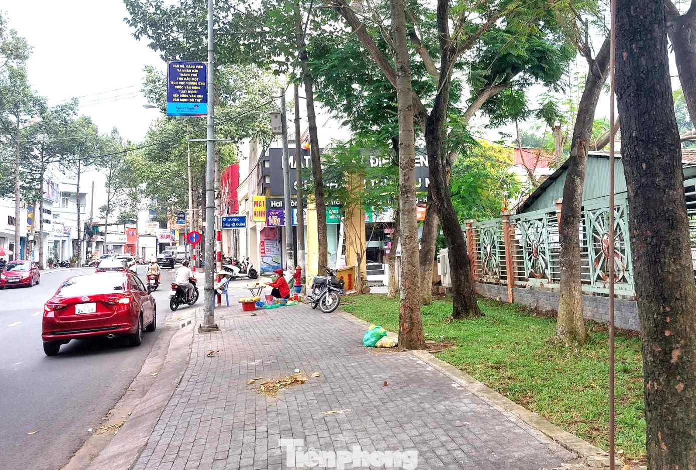 Sau khi sáp nhập các cơ sở y tế kể trên, khu đất dự kiến dùng xây dựng Khu tưởng niệm cụ Phó bảng Nguyễn Sinh Sắc. Trong hành trình về phương Nam, chùa Hội Khánh (Thủ Dầu Một) được cụ Phó bảng Nguyễn Sinh Sắc chọn làm nơi hoạt động truyền bá tư tưởng yêu nước từ năm 1923 đến năm 1926. Trong ảnh: Đường vào chùa Hội Khánh giáp với Bệnh viện y học cổ truyền tỉnh Bình Dương.