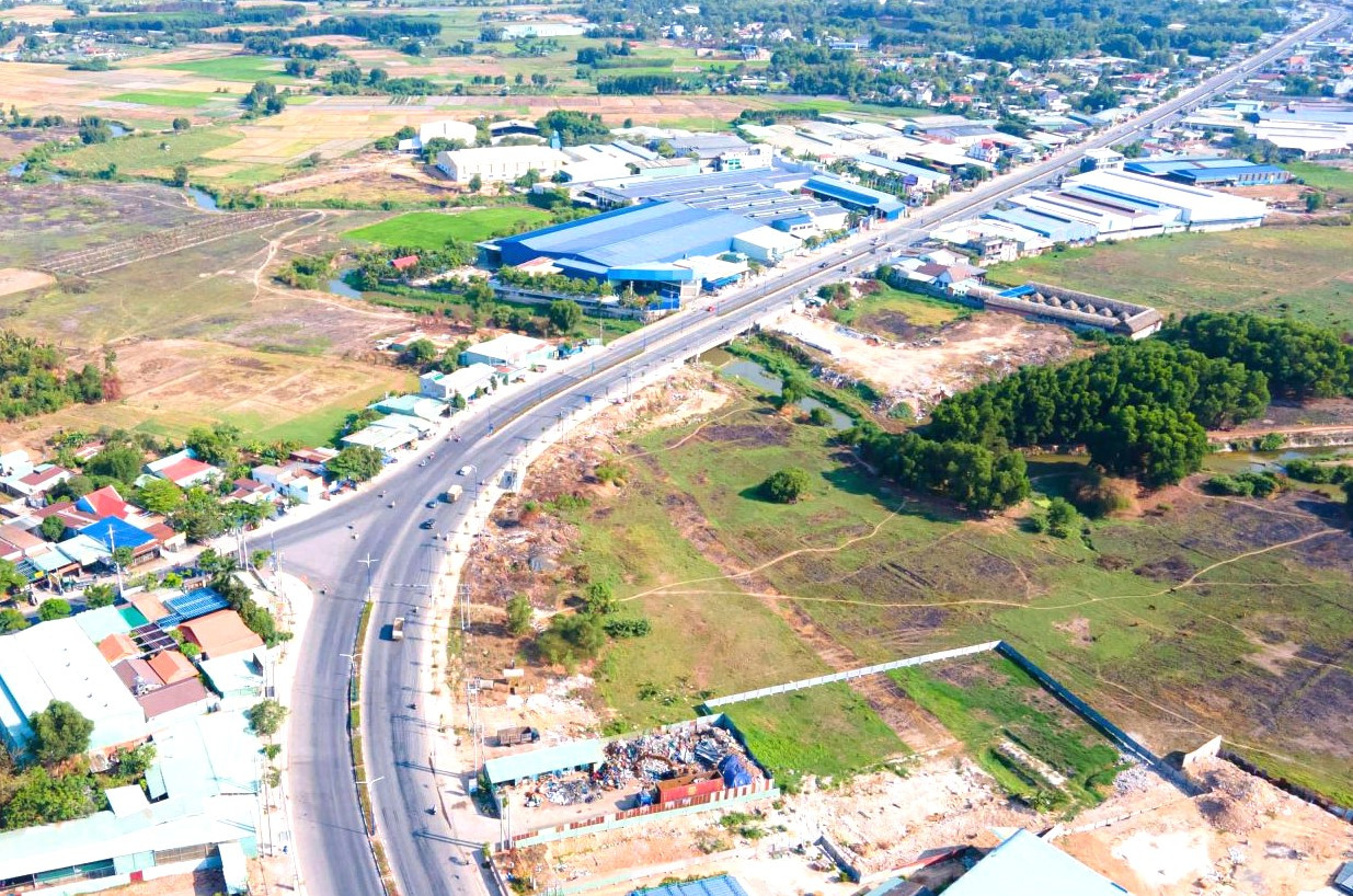 Cao tốc TPHCM - Thủ Dầu Một - Chơn Thành đoạn cầu Khánh Vân - Bình Dương. Cao tốc TPHCM - Thủ Dầu Một - Chơn Thành đoạn cầu Khánh Vân - Bình Dương.