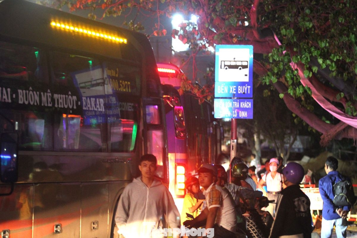 Trên tuyến quốc lộ 13 đoạn từ TP.Thủ Dầu Một tới TP.Thuận An (Bình Dương) được bố trí 6 điểm đón khách cố định. Tuy nhiên, nhiều xe khách không tuân thủ, đón khách cả những nơi có biển cấm dừng, cấm đỗ.