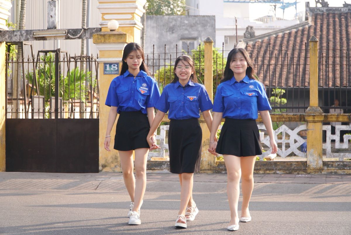 Đoàn viên, thanh niên check-in khu vực nhà cổ bên bến Bạch Đằng.