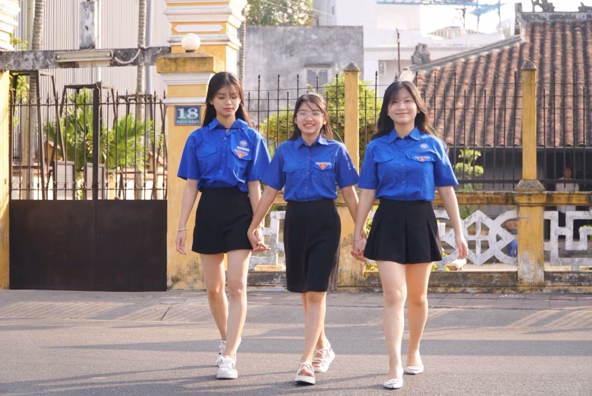 Đoàn viên, thanh niên check-in khu vực nhà cổ bên bến Bạch Đằng.