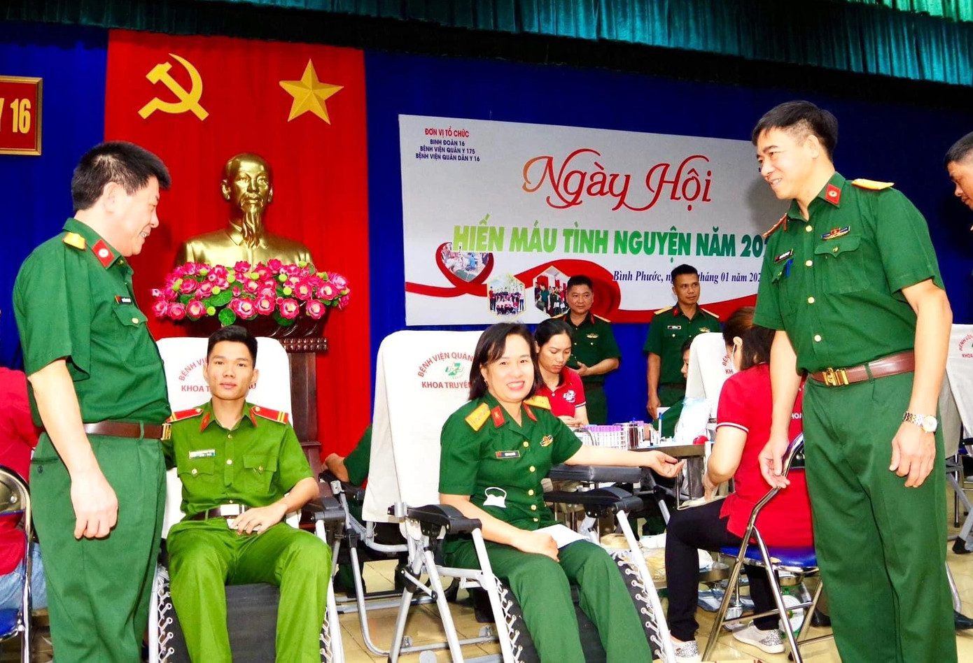 Chương trình hiến máu được Bệnh viện Quân y 175 phối hợp Bệnh viện Quân dân y 16 tổ chức.