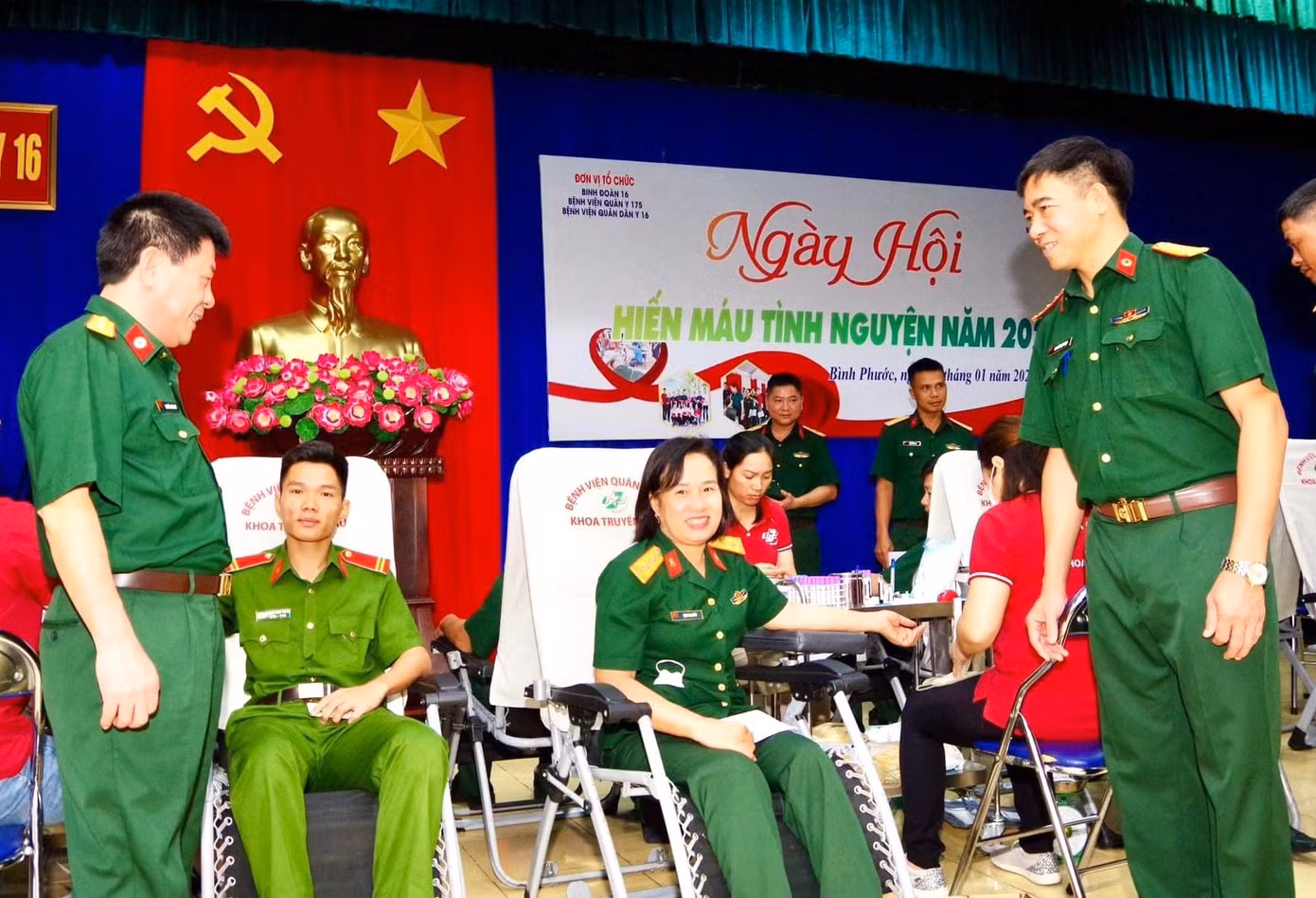 Chương trình hiến máu được Bệnh viện Quân y 175 phối hợp Bệnh viện Quân dân y 16 tổ chức.