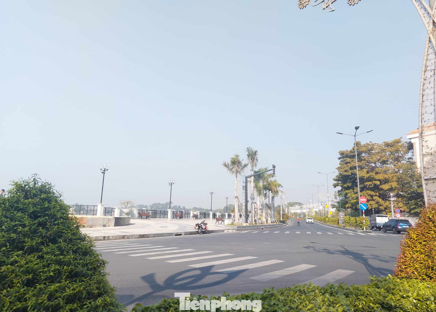 Phố đi bộ Bạch Đằng đoạn hoàn thành đã đưa vào sử dụng.