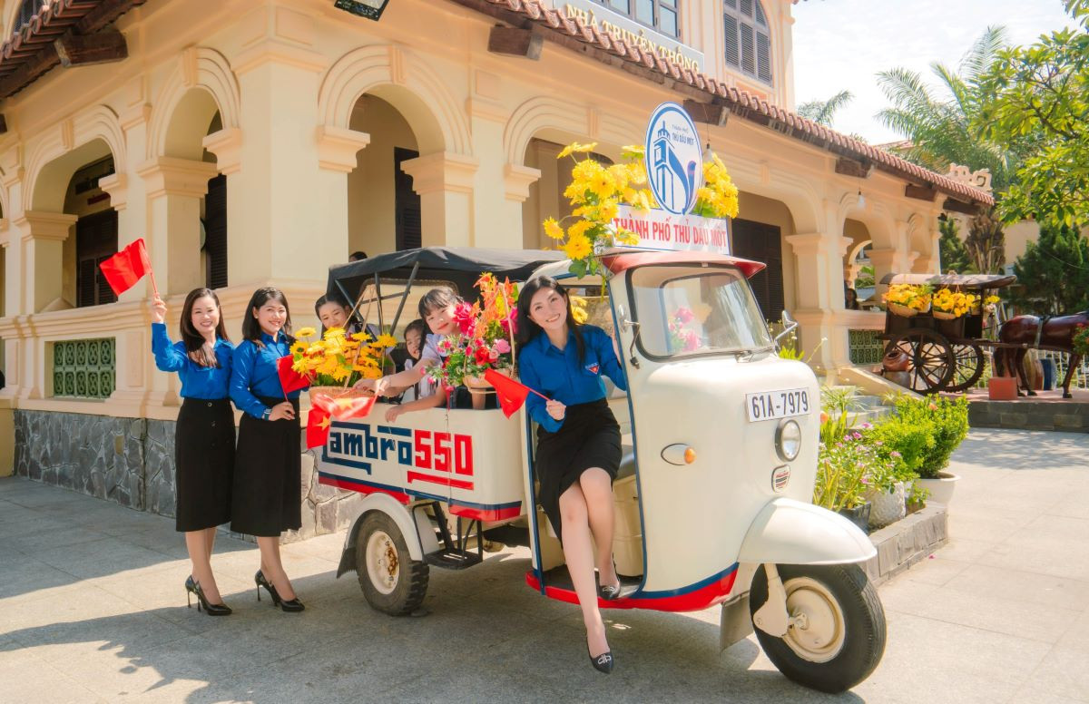 Anh Nguyễn Minh Tâm - Bí thư Thành Đoàn Thủ Dầu Một cho biết, thời gian qua, Thành Đoàn đã phát động chương trình check-in mừng Xuân, nhằm giới thiệu các địa điểm trang trí Tết phục vụ người dân trên địa bàn.