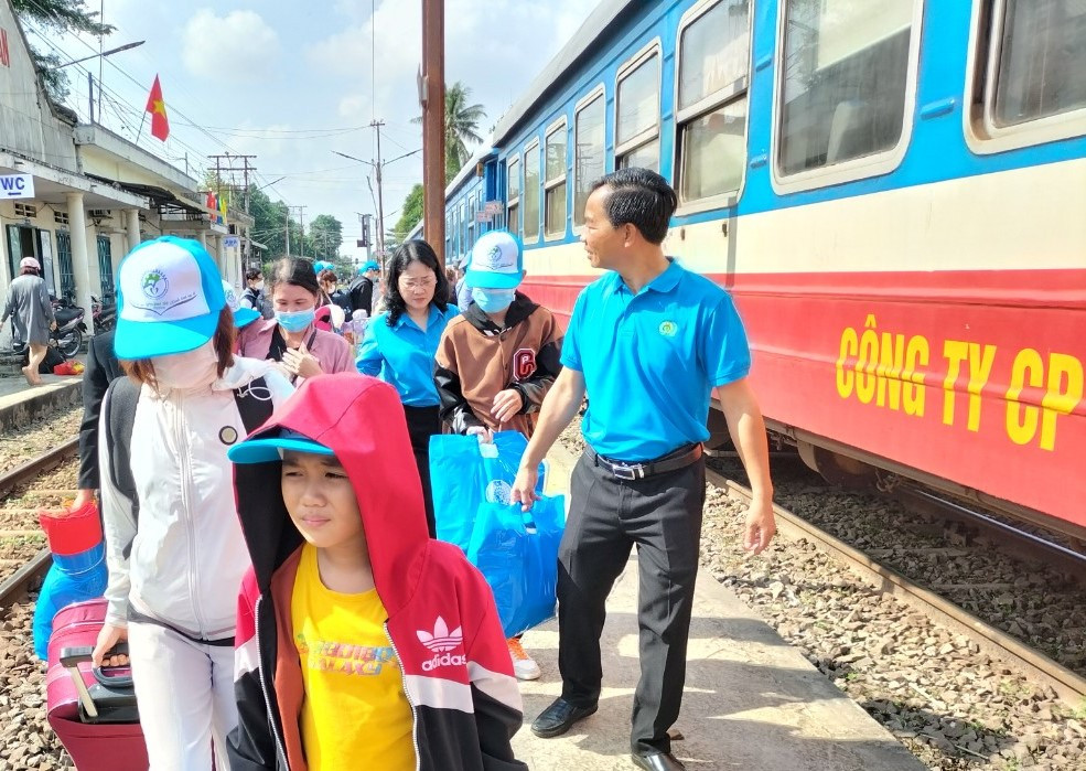Công nhân ở Bình Dương được tặng vé tàu về quê ăn tết