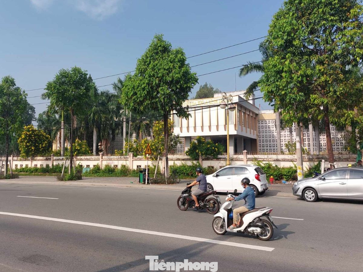 Đại diện lãnh đạo Sở Y tế tỉnh Bình Dương cho biết, đến quý 3/2024, Bệnh viện Đa khoa tỉnh Bình Dương cơ sở ở phường Hiệp Thành sẽ di dời đến Bệnh viện Đa khoa 1.500 giường cơ sở mới tại phường Định Hòa (TP.Thủ Dầu Một) khi công trình đưa vào hoạt động.