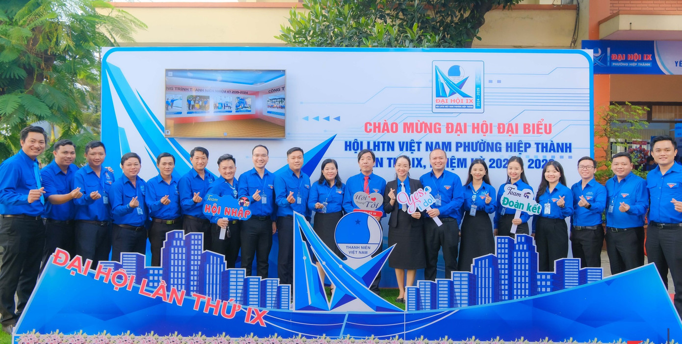 Phó Bí thư Tỉnh Đoàn Bình Dương Nguyễn Thanh Thảo, Bí thư Thành Đoàn Thủ Dầu Một Nguyễn Minh Tâm đến tham dự Đại hội điểm Hội LHTN Việt Nam phường Hiệp Thành.