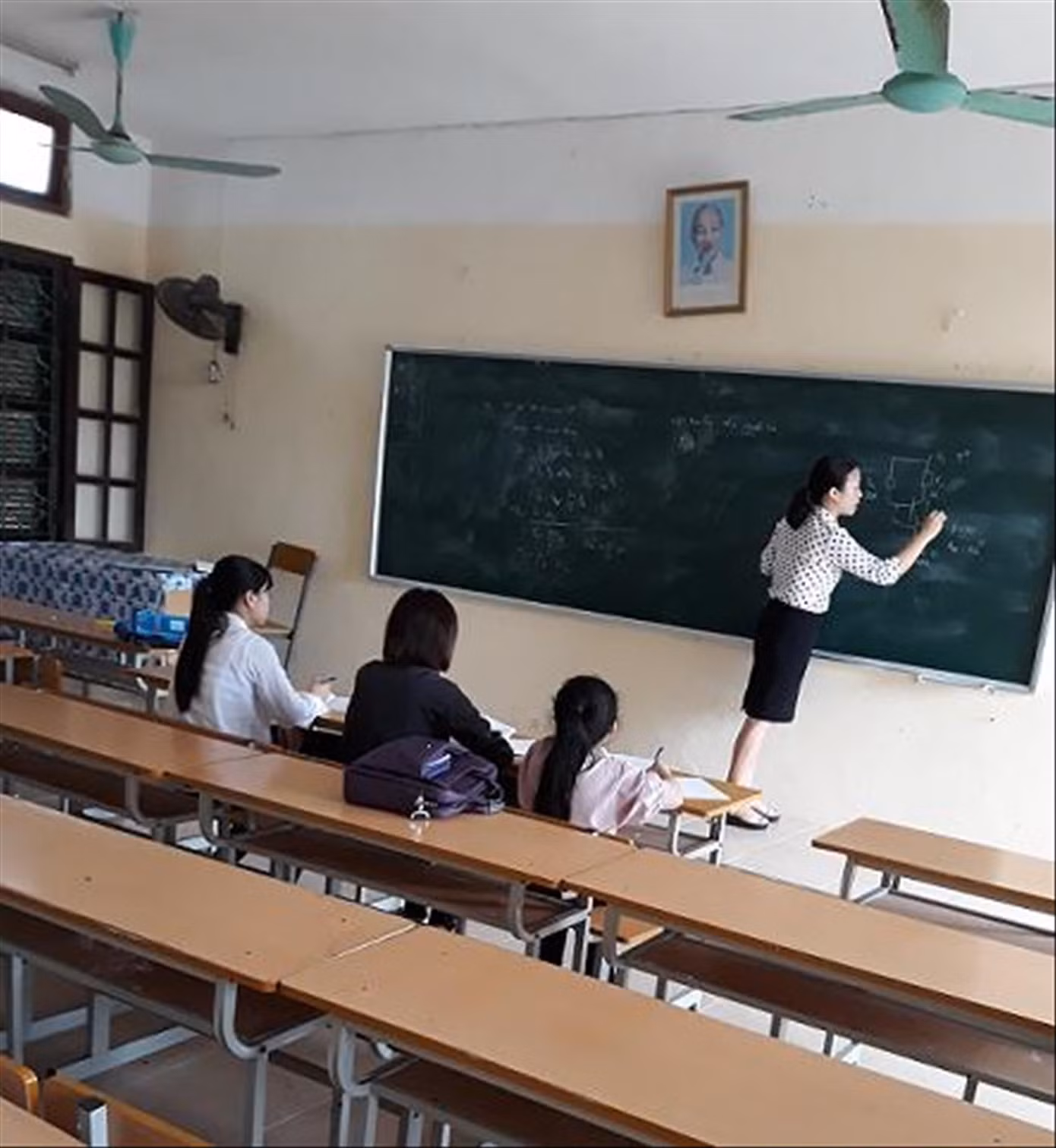 Trường cao đẳng sư phạm lay lắt sống: Có nên giải tán? ảnh 1
