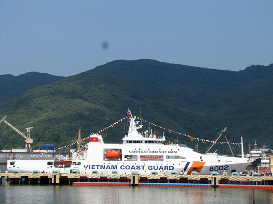 Cận cảnh tàu cảnh sát biển 8002, có bãi đáp trực thăng ảnh 5