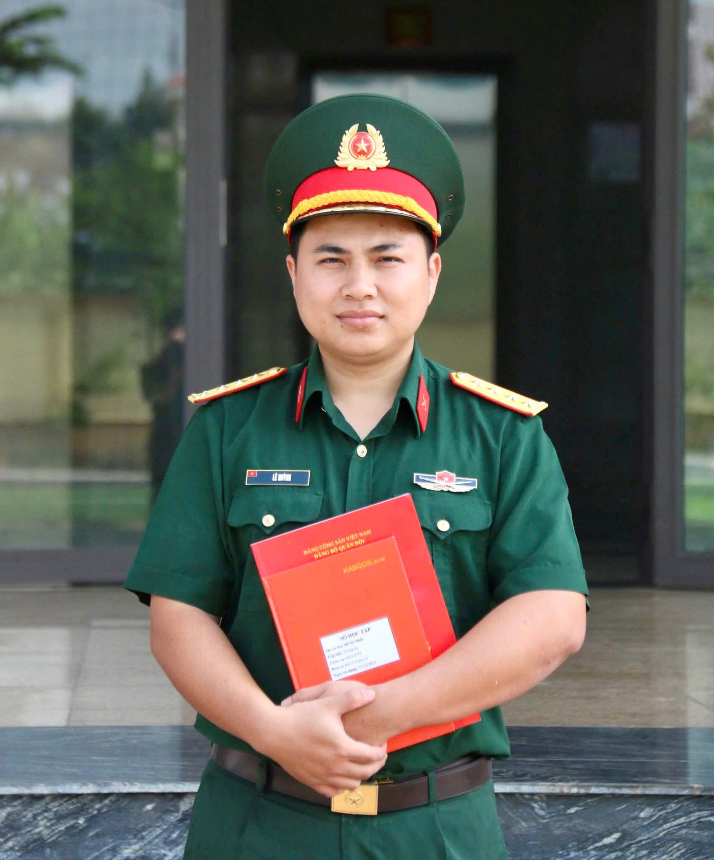 Đại úy Lê Huỳnh. Đại úy Lê Huỳnh.