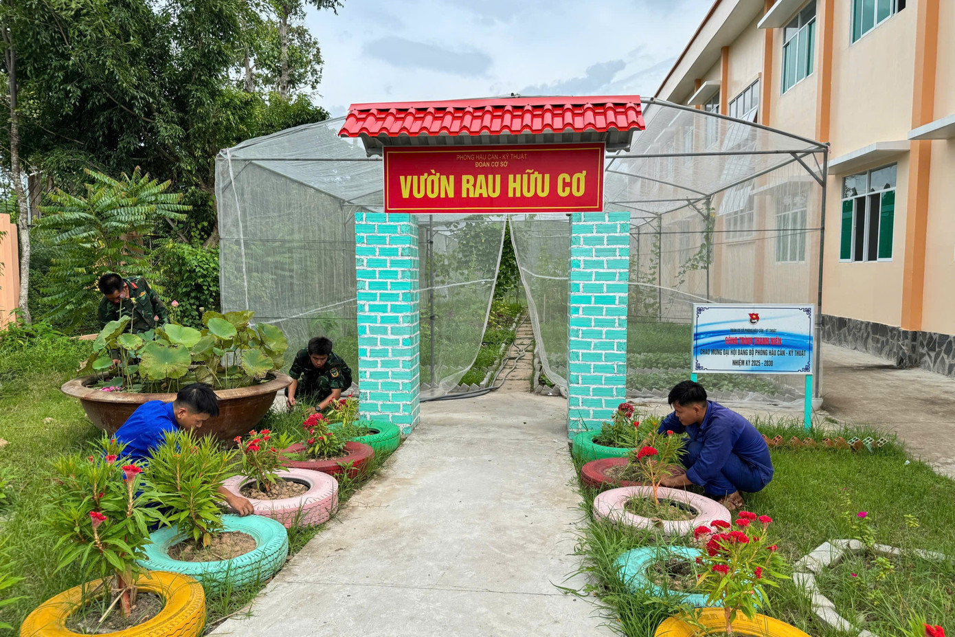 Một công trình thanh niên “Vườn rau hữu cơ” tại Đồng Tháp chào mừng đại hội Đảng các cấp.