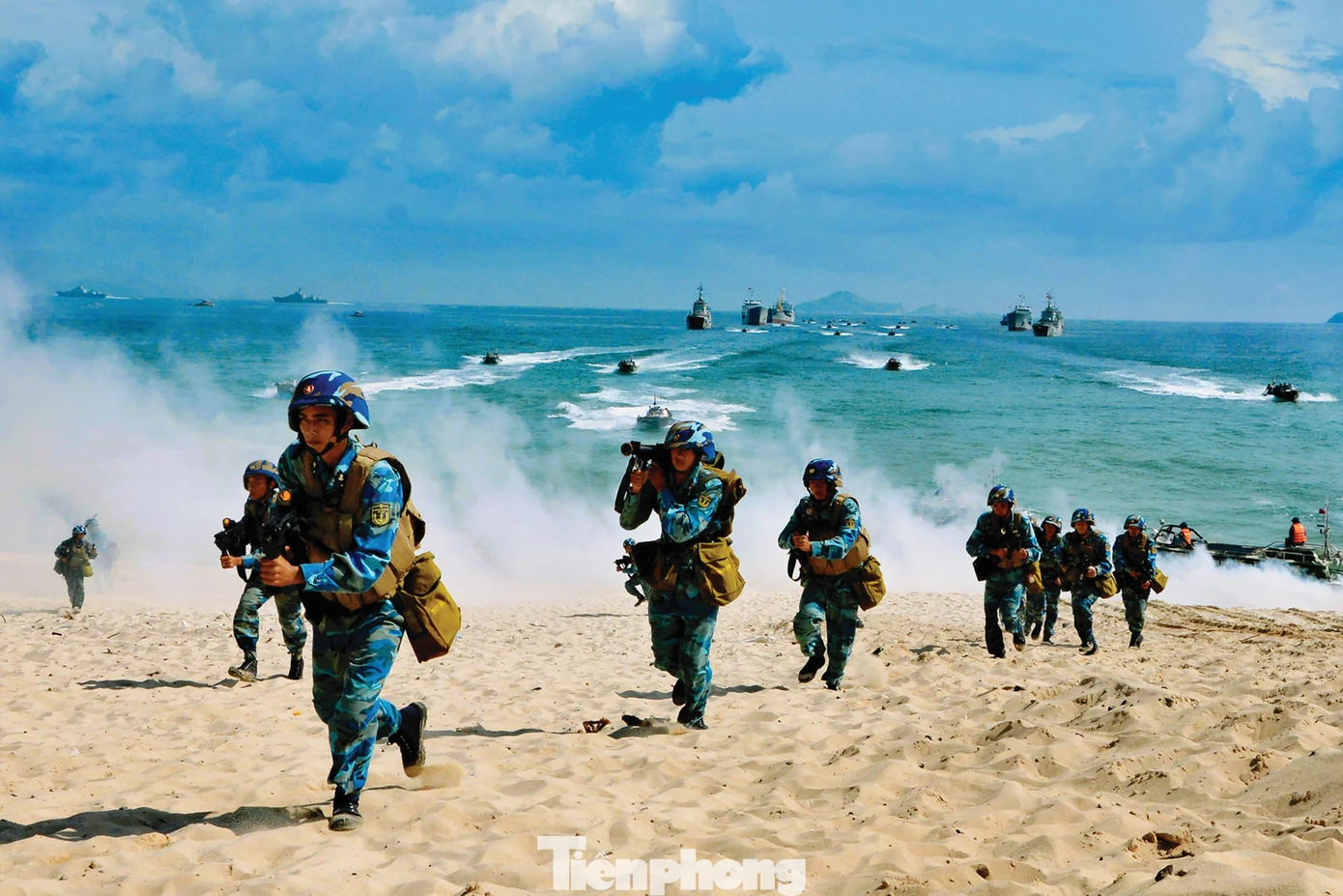 Các lực lượng của Vùng 4 Hải quân huấn luyện, diễn tập đổ bộ bảo vệ chủ quyền biển đảo.