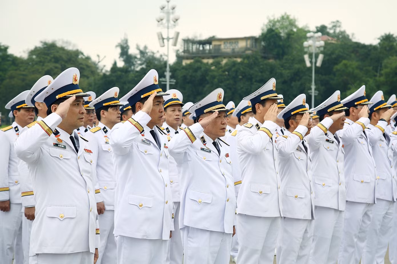 Các đại biểu dự Lễ báo công.