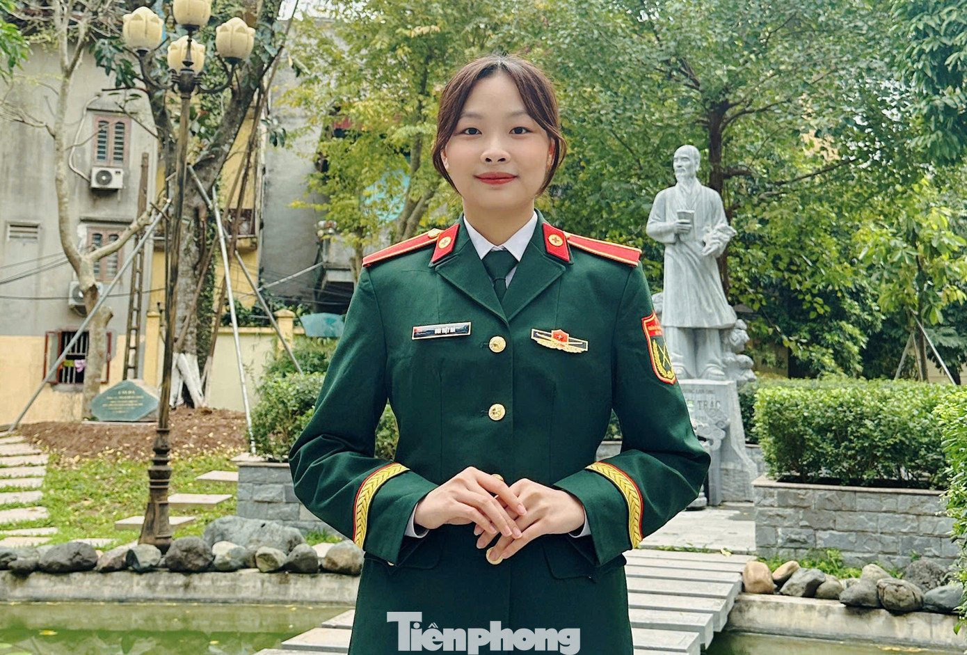 Thượng sĩ Bùi Việt Hà - Bí thư Chi đoàn Lớp DH54C (Hệ 4, Học viện Quân y). Thượng sĩ Bùi Việt Hà - Bí thư Chi đoàn Lớp DH54C (Hệ 4, Học viện Quân y).