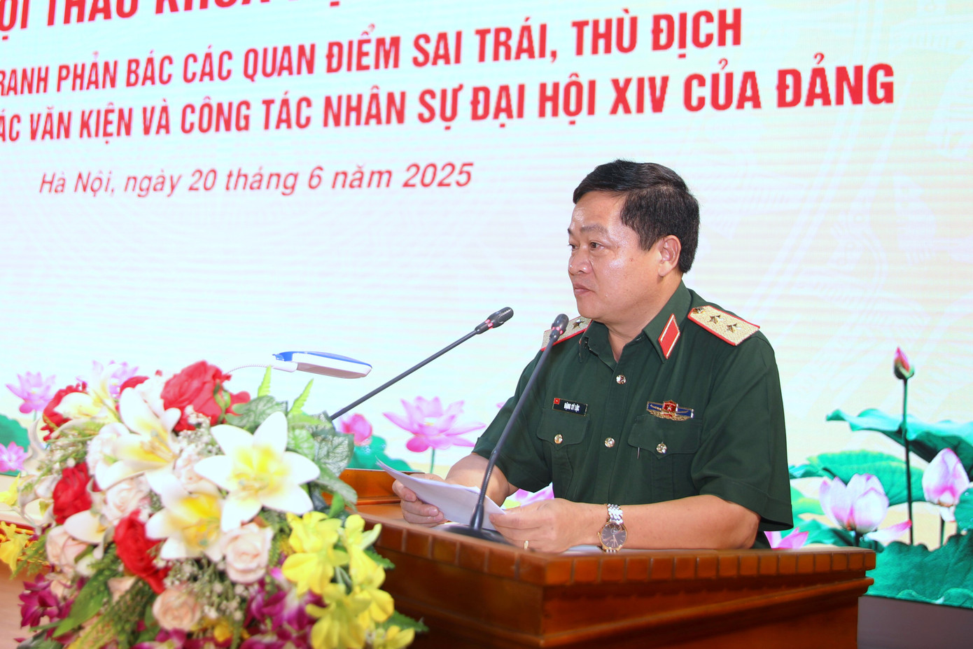 Các thành viên Đoàn chủ tịch phát biểu tại hội thảo. Các thành viên Đoàn chủ tịch phát biểu tại hội thảo.