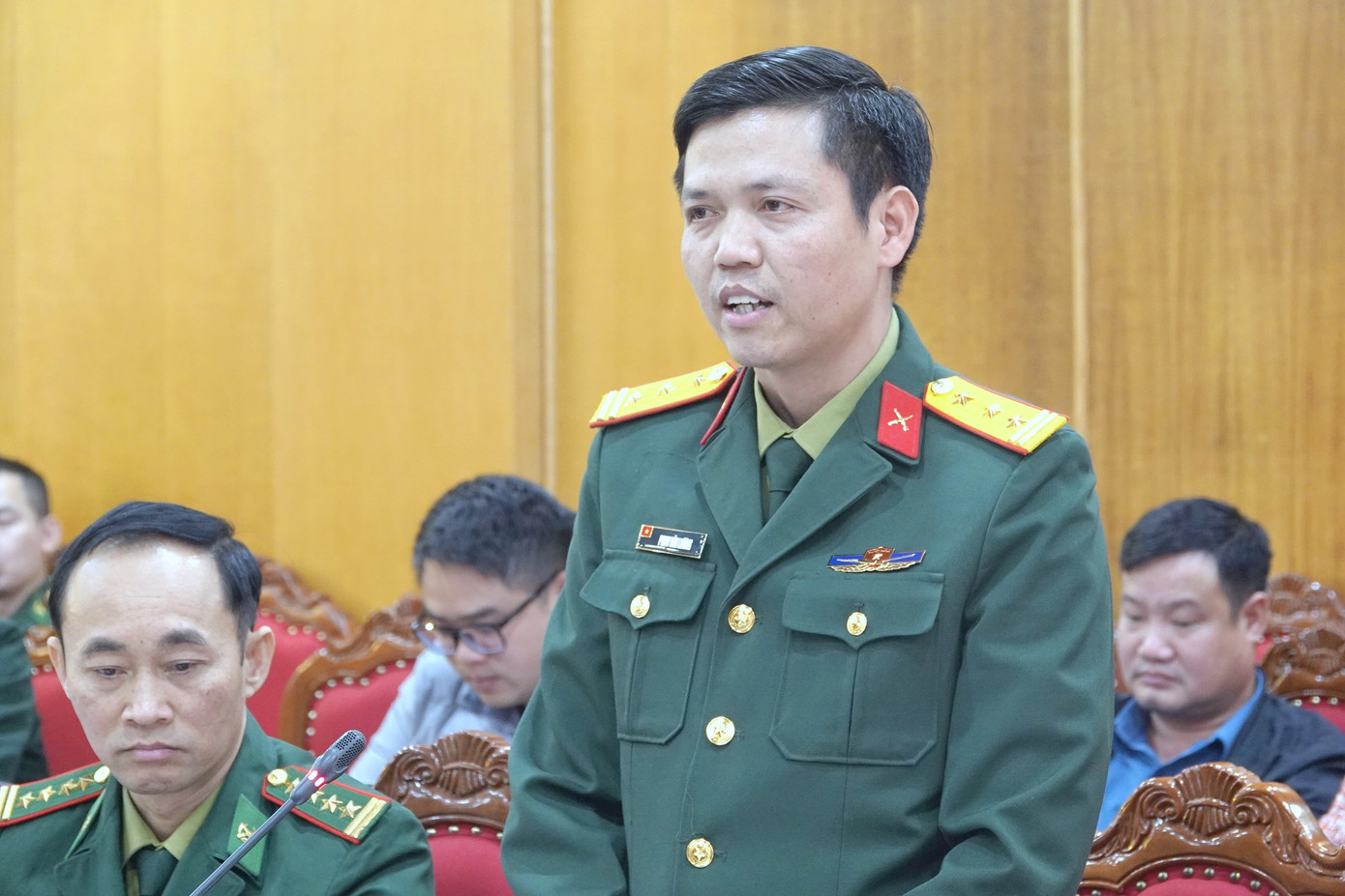 Đại diện Cục Tuyên huấn (Tổng cục Chính trị QĐND Việt Nam) phát biểu ý kiến.