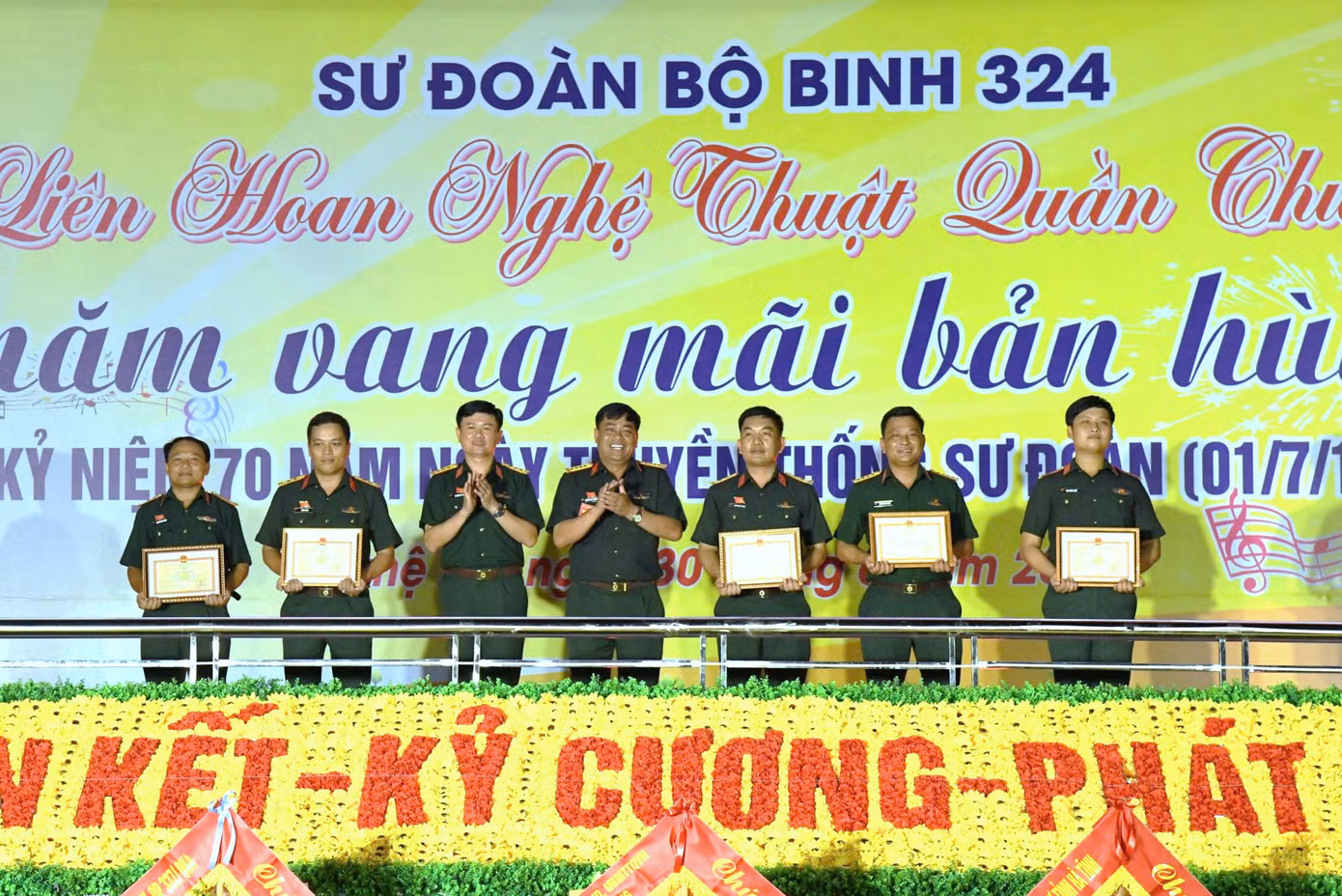 Nhiều hoạt động văn hoá văn nghệ, hội trại đặc sắc đã diễn ra trong dịp kỷ niệm 70 năm ngày thành lập Sư đoàn 324.