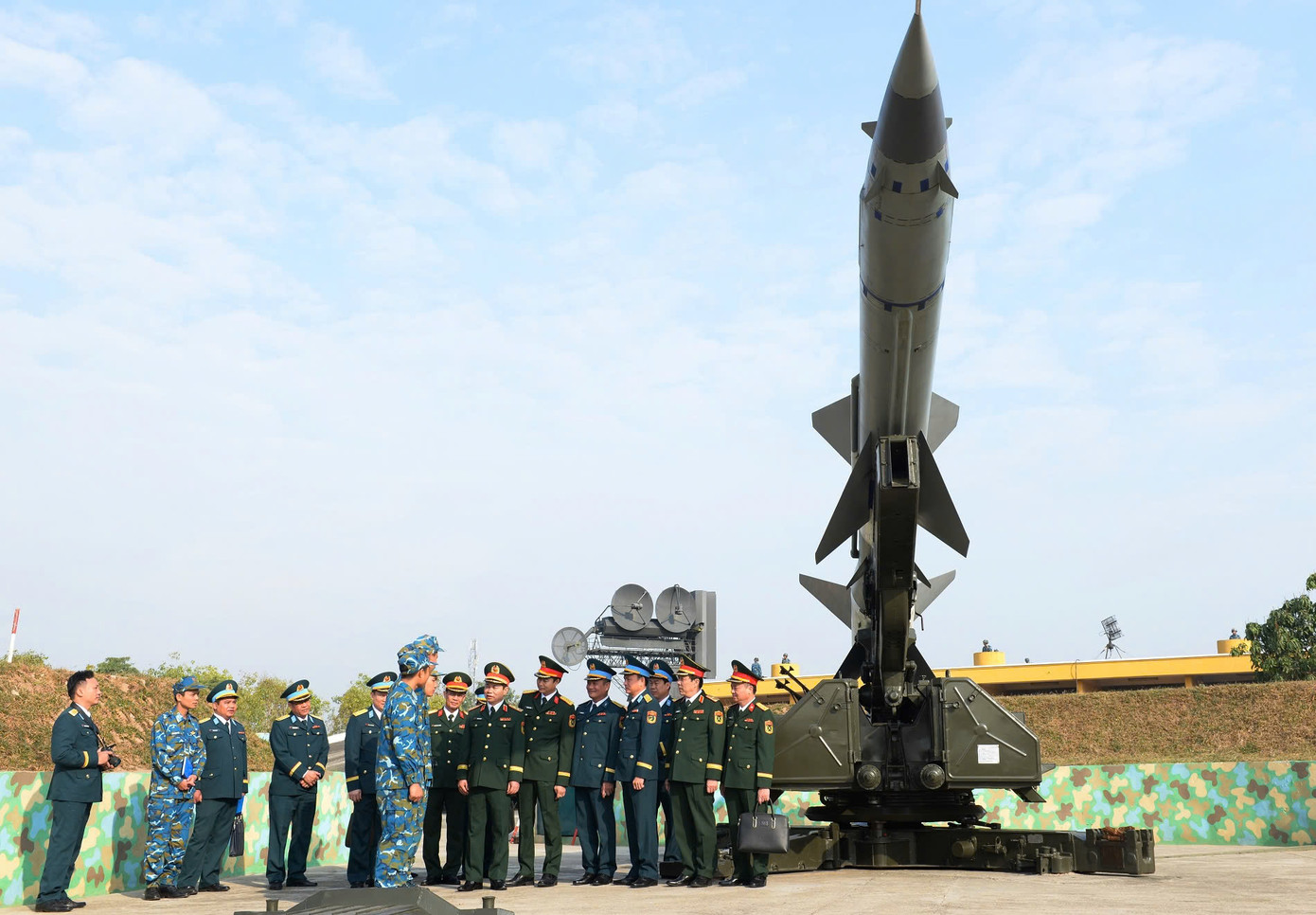 Trung tướng Đỗ Xuân Tụng và đoàn công tác thăm hỏi, động viên cán bộ, chiến sĩ của Tiểu đoàn 62 trực sẵn sàng chiến đấu dịp Tết Nguyên đán Ất Tỵ 2025. Trung tướng Đỗ Xuân Tụng và đoàn công tác thăm hỏi, động viên cán bộ, chiến sĩ của Tiểu đoàn 62 trực sẵn sàng chiến đấu dịp Tết Nguyên đán Ất Tỵ 2025.