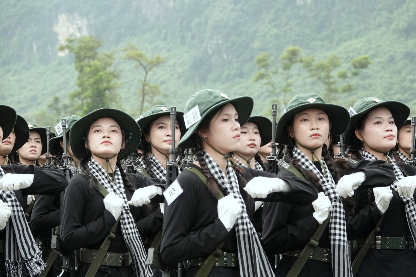 Có mặt tại Hà Nội từ ngày 6/6, Khối nữ Du kích miền Nam nhanh chóng cơ động tới TB4 cùng 6 khối nữ khác nỗ lực luyện rèn với quyết tâm hoàn thành xuất sắc nhiệm vụ A80.