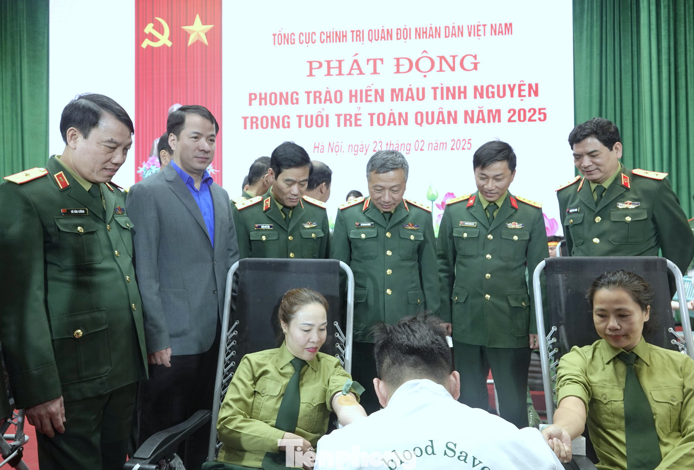 Lãnh đạo Tổng cục Chính trị QĐND Việt Nam, Trung ương Đoàn và chỉ huy các cơ quan, đơn vị thăm hỏi, động viên cán bộ, ĐVTN Học viện Quân y tham gia hiến máu tình nguyện, sáng 23/2.
