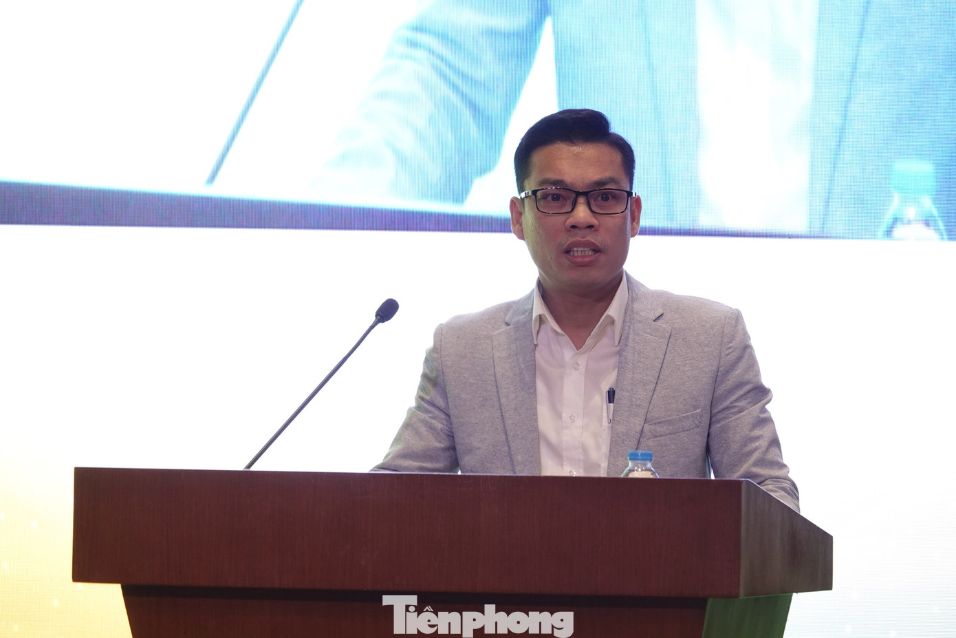 Tại chương trình, đại biểu các cơ quan, đơn vị đã chia sẻ về các hoạt động nổi bật cùng những cách làm hay, sáng tạo trong phong trào hiến máu tình nguyện.