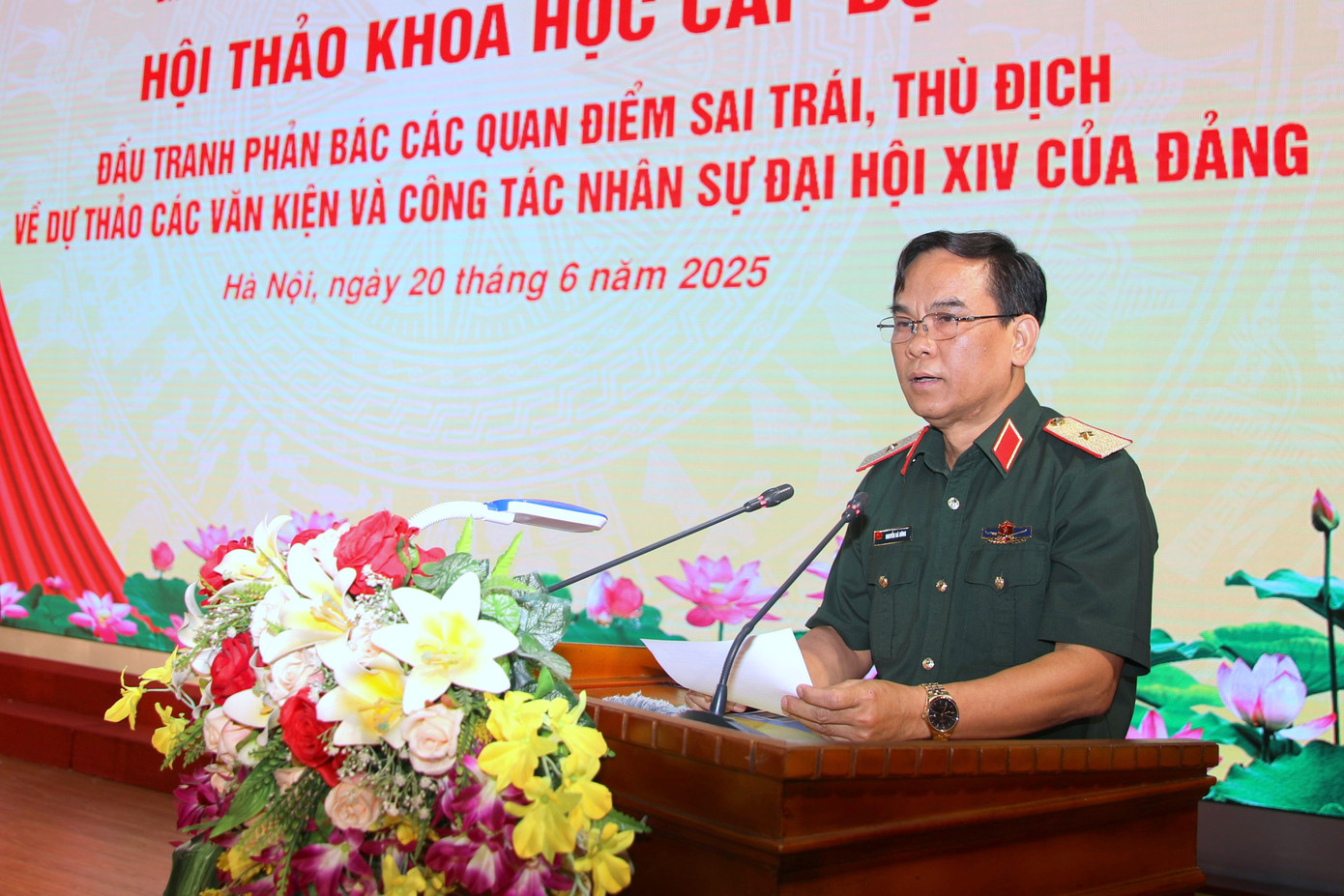 Các thành viên Đoàn chủ tịch phát biểu tại hội thảo. Các thành viên Đoàn chủ tịch phát biểu tại hội thảo.