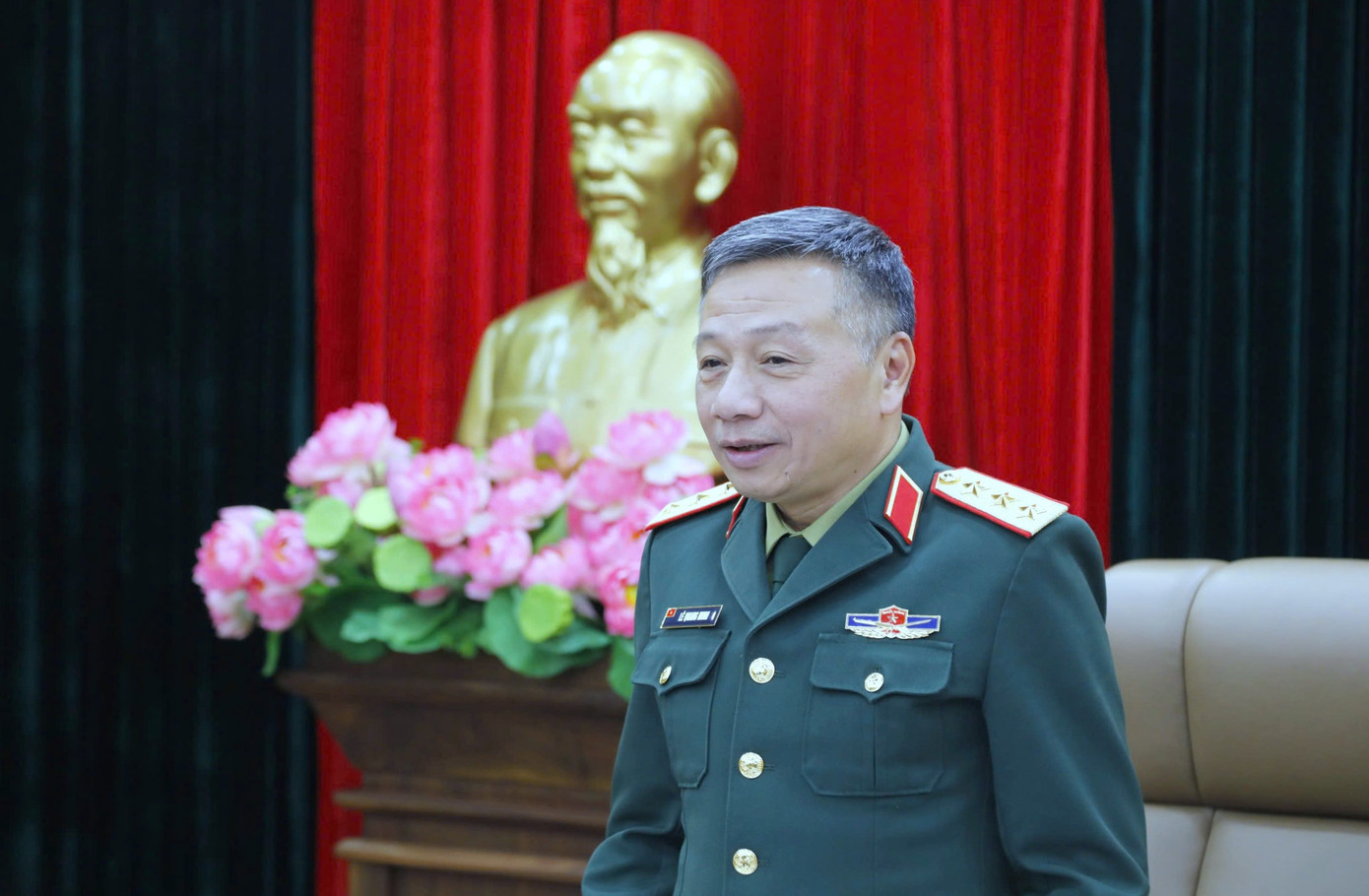 Thượng tướng Lê Quang Minh - Phó Chủ nhiệm Tổng cục Chính trị Quân đội nhân dân Việt Nam, chủ trì hội nghị, sáng 26/2.