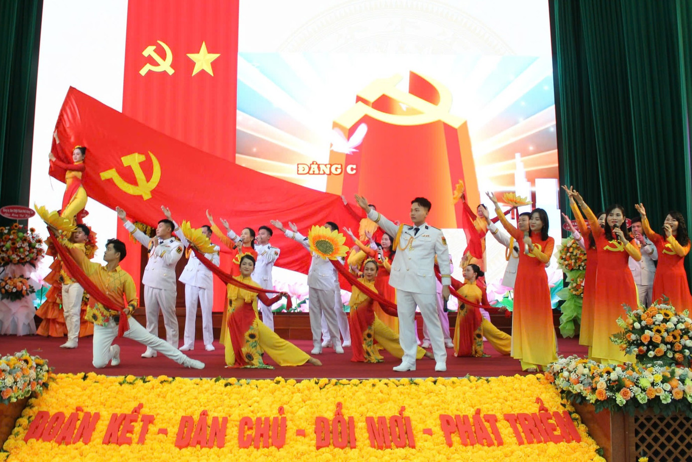 Chương trình văn nghệ chào mừng Đại hội. Chương trình văn nghệ chào mừng Đại hội.