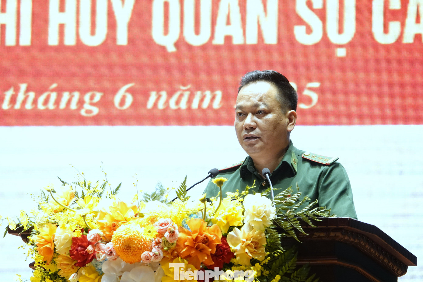 Đại diện các Quân khu, Bộ Chỉ huy quân sự và Ban Chỉ huy Bộ đội Biên phòng phát biểu tại hội nghị.