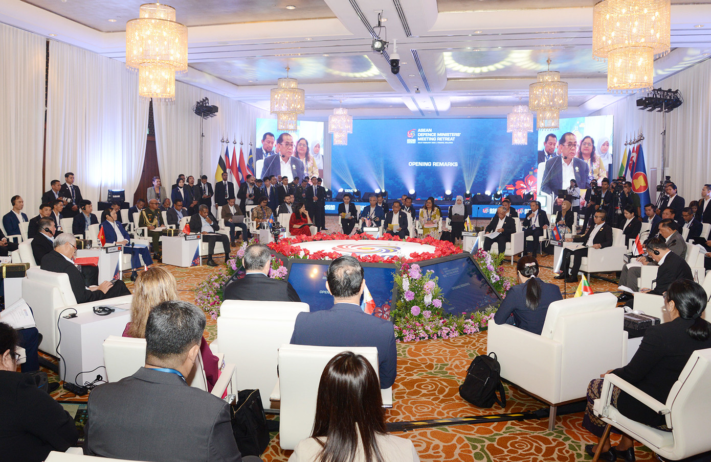 Hội nghị do Bộ trưởng Quốc phòng Malaysia Dato’ Seri Mohamed Khaled bin Nordin chủ trì. Hội nghị do Bộ trưởng Quốc phòng Malaysia Dato’ Seri Mohamed Khaled bin Nordin chủ trì.