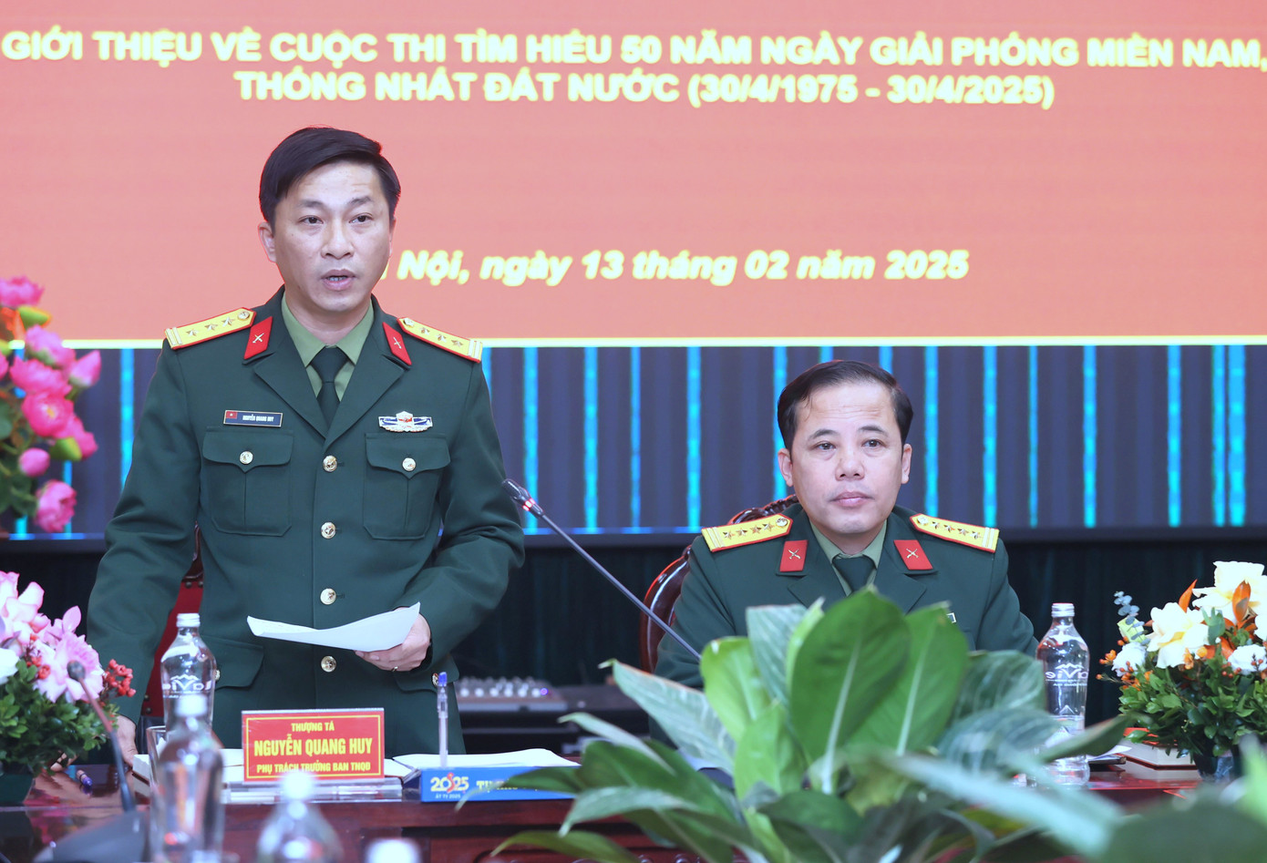 Thượng tá Nguyễn Quang Huy thông tin với các cơ quan báo chí về cuộc thi.