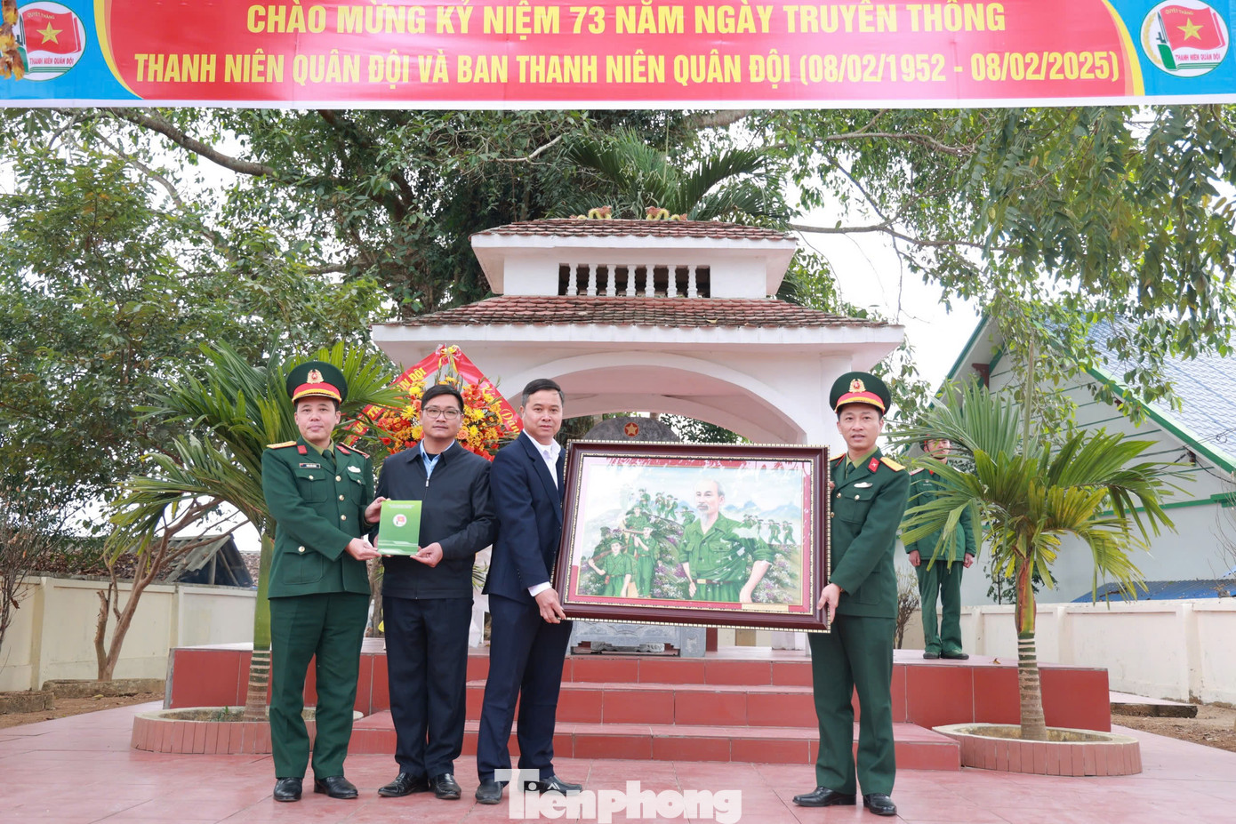 Trong khuôn khổ chương trình, Ban tổ chức đã trao tặng nhiều phần quà tri ân ý nghĩa. Trong khuôn khổ chương trình, Ban tổ chức đã trao tặng nhiều phần quà tri ân ý nghĩa.