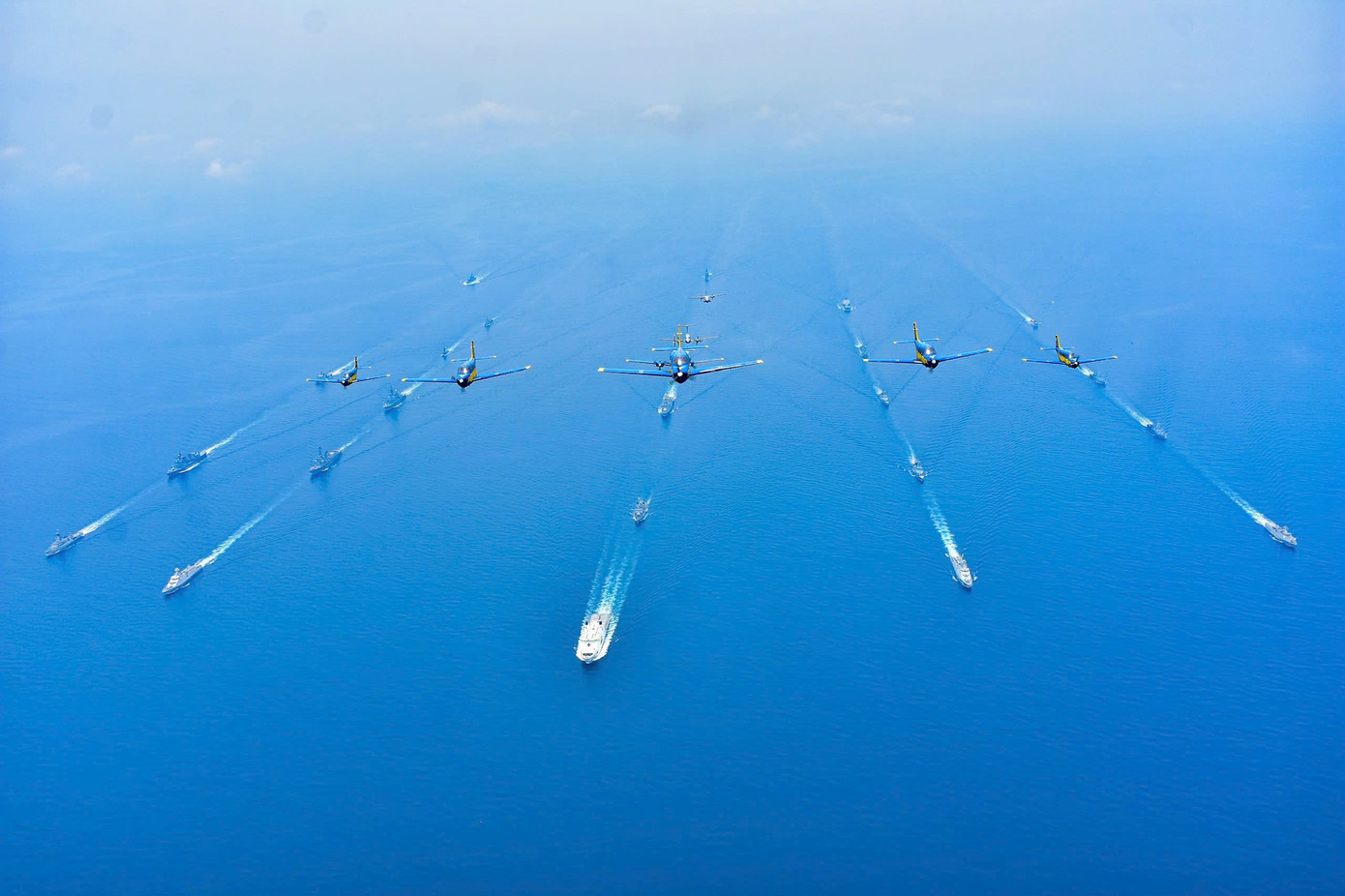 Tàu 09 tham gia diễn tập trên biển với Hải quân các nước tại diễn tập Komodo 2025. Tàu 09 tham gia diễn tập trên biển với Hải quân các nước tại diễn tập Komodo 2025.