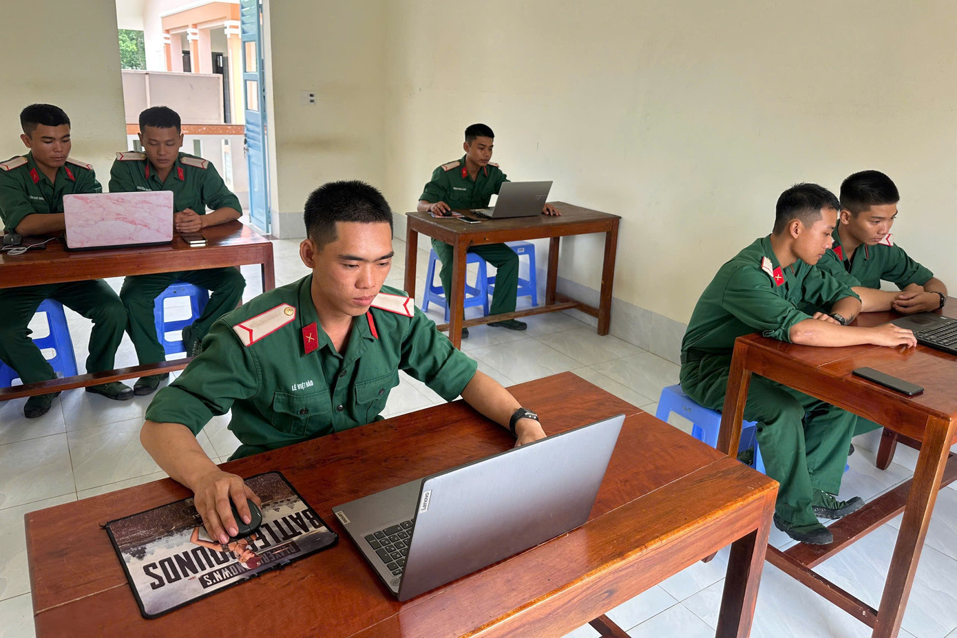 Phổ cập AI cho chiến sĩ tại Sư đoàn 330 (Quân khu 9).