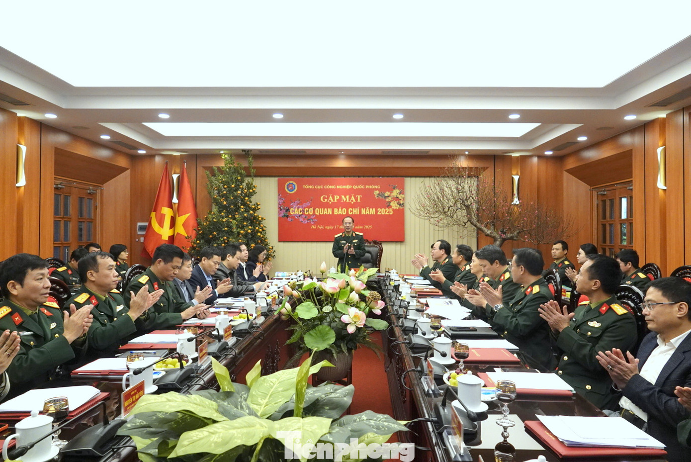 Tham dự chương trình có lãnh đạo, đại biểu các cơ quan, đơn vị trong và ngoài Quân đội.