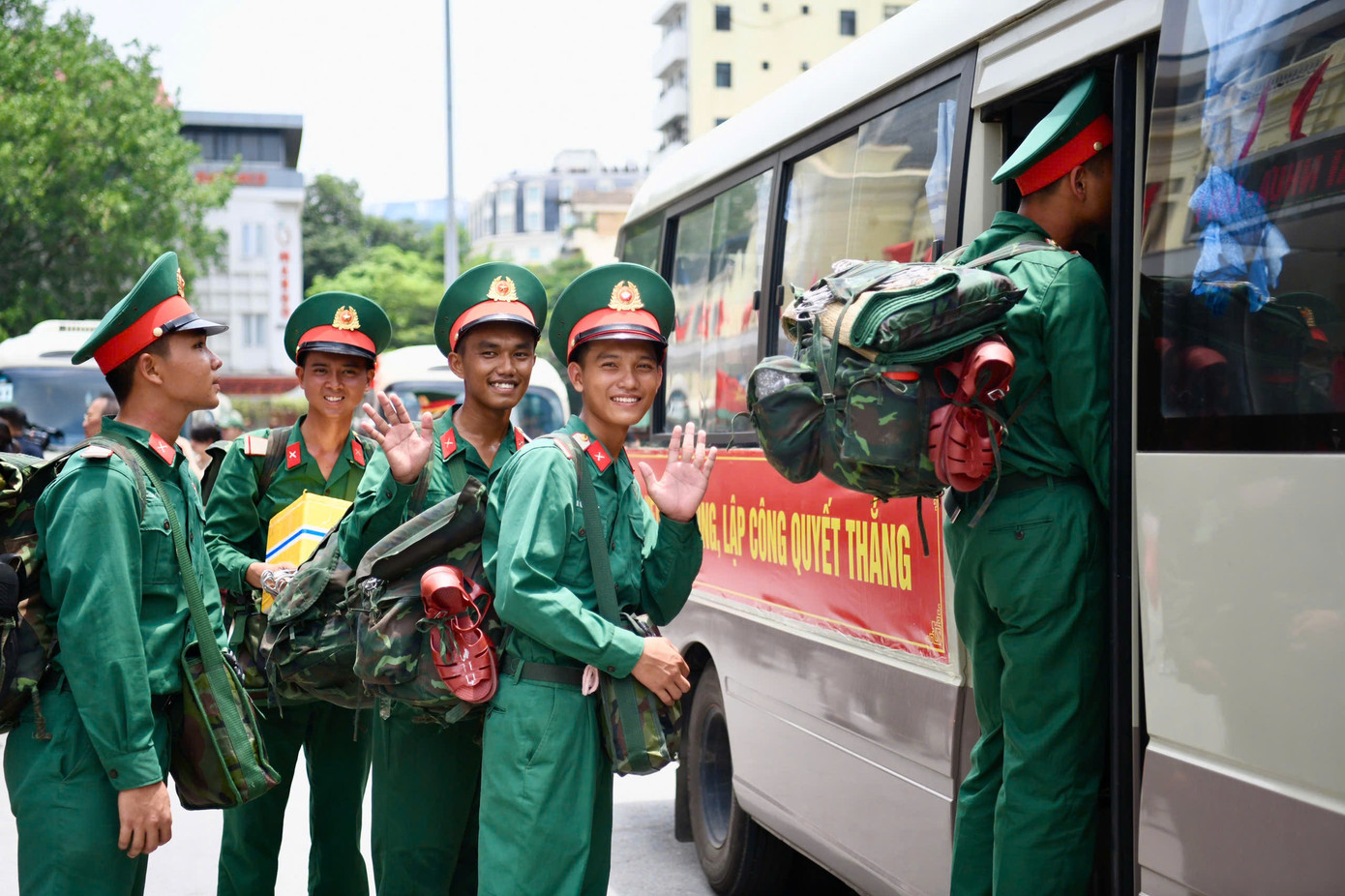 Sau khi tới ga Hà Nội, các lực lượng di chuyển về các địa điểm tập kết đã quy định để được bố trí đảm bảo ăn nghỉ, sinh hoạt, sẵn sàng chuẩn bị luyện tập, thực hiện nhiệm vụ diễu binh, diễu hành.