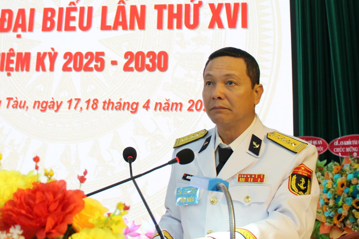 Đại tá Nguyễn Văn Quán - Phó Tư lệnh, Tham mưu trưởng Vùng 2 Hải quân. Đại tá Nguyễn Văn Quán - Phó Tư lệnh, Tham mưu trưởng Vùng 2 Hải quân.