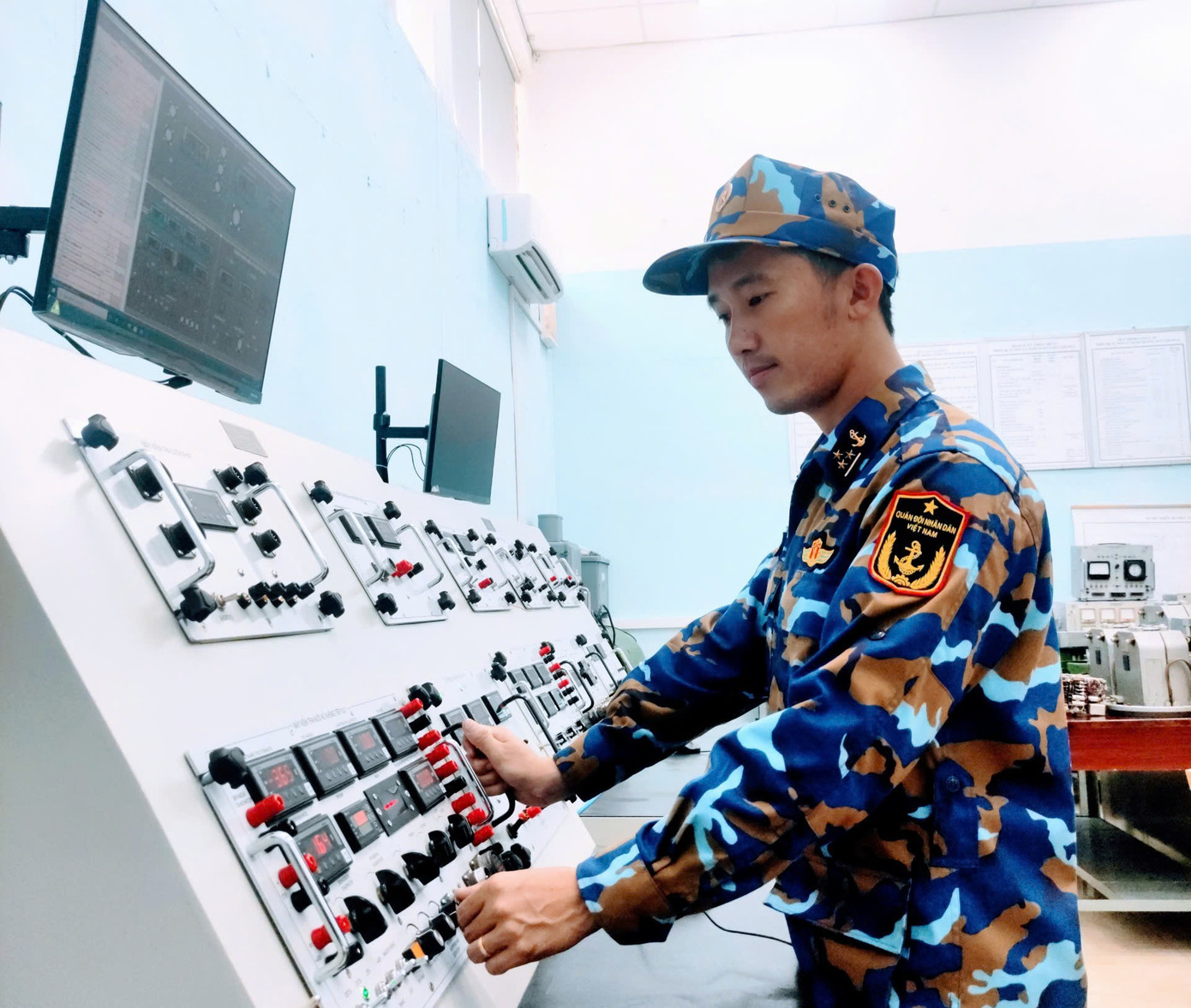 Đại úy Ngô Đức Anh - đề cử Gương mặt trẻ Việt Nam tiêu biểu 2024. Đại úy Ngô Đức Anh - đề cử Gương mặt trẻ Việt Nam tiêu biểu 2024.