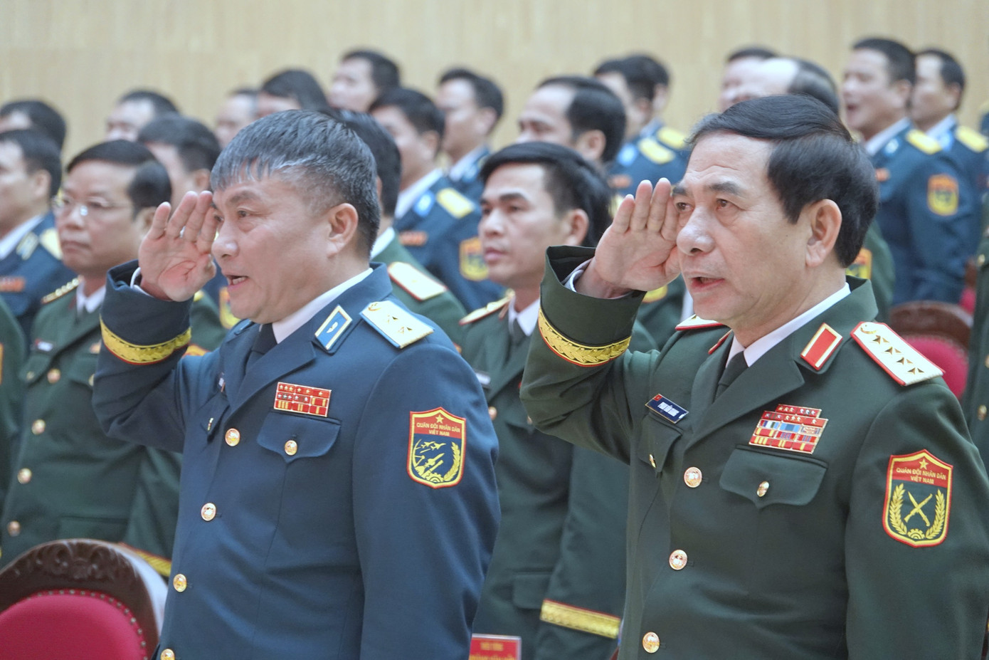 Đại tướng Phan Văn Giang cùng các đại biểu dự lễ kỷ niệm làm lễ chào cờ. Đại tướng Phan Văn Giang cùng các đại biểu dự lễ kỷ niệm làm lễ chào cờ.