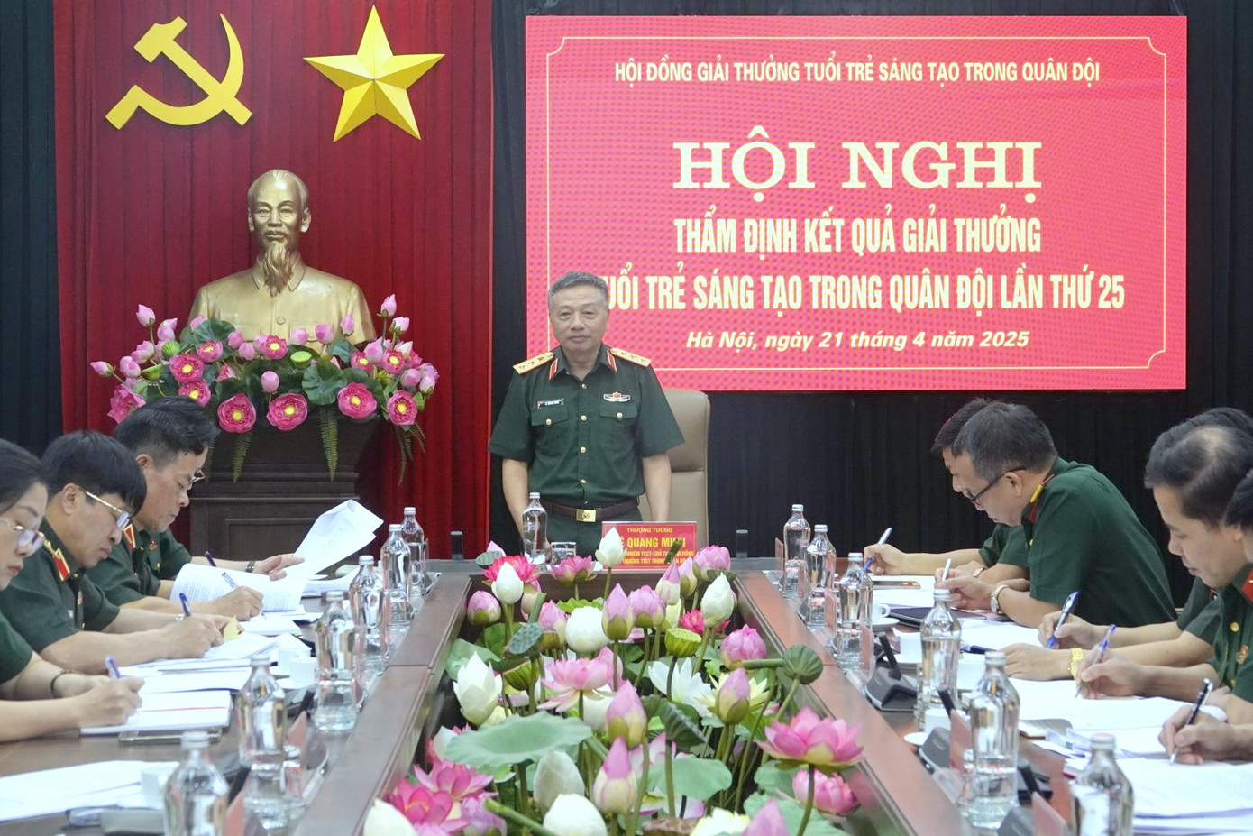 Thượng tướng Lê Quang Minh - Phó Chủ nhiệm Tổng cục Chính trị Quân đội nhân dân Việt Nam chủ trì hội nghị.