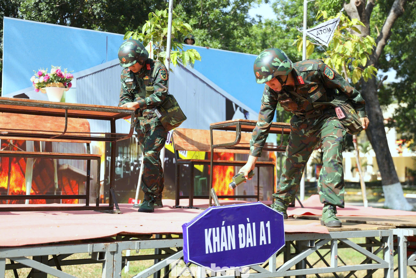 Bộ đội Lữ đoàn 87 huấn luyện các phương án bảo vệ đại lễ.