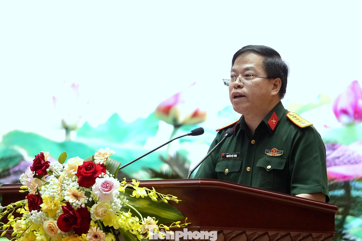 Lãnh đạo, chỉ huy các cơ quan, đơn vị trực thuộc Quân ủy Trung ương - Bộ Quốc phòng nêu ý kiến tại hội nghị.