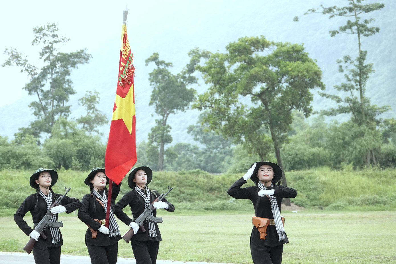 Có mặt tại Hà Nội từ ngày 6/6, Khối nữ Du kích miền Nam nhanh chóng cơ động tới TB4 cùng 6 khối nữ khác nỗ lực luyện rèn với quyết tâm hoàn thành xuất sắc nhiệm vụ A80.