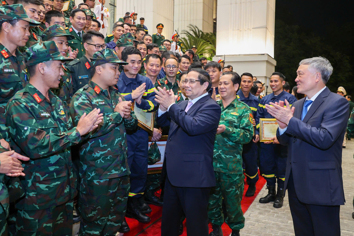 Thủ tướng Chính phủ Phạm Minh Chính và các đại biểu dự lễ tuyên dương. Ảnh: Như Ý Thủ tướng Chính phủ Phạm Minh Chính và các đại biểu dự lễ tuyên dương. Ảnh: Như Ý