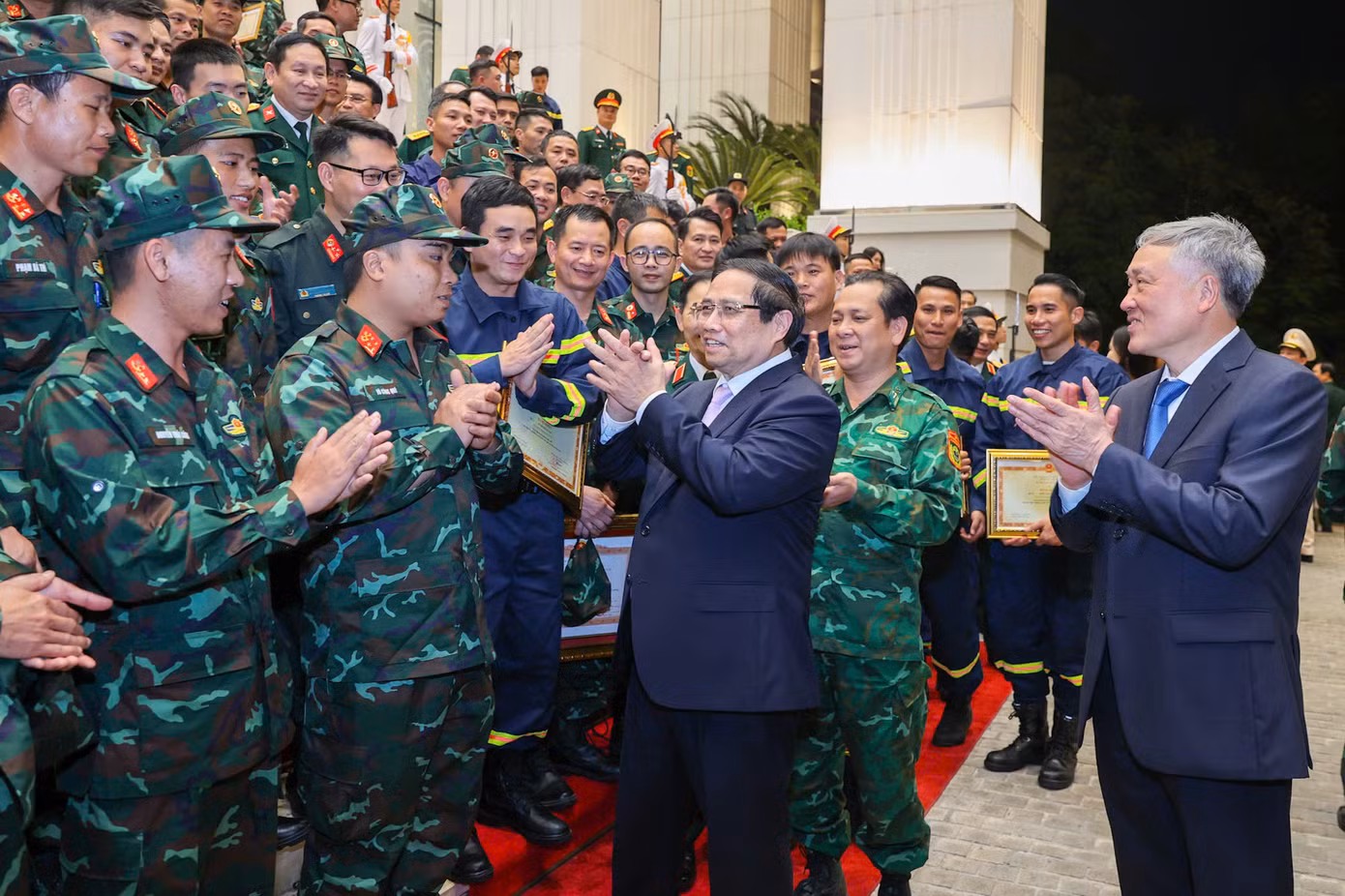 Thủ tướng Chính phủ Phạm Minh Chính và các đại biểu dự lễ tuyên dương. Ảnh: Như Ý Thủ tướng Chính phủ Phạm Minh Chính và các đại biểu dự lễ tuyên dương. Ảnh: Như Ý