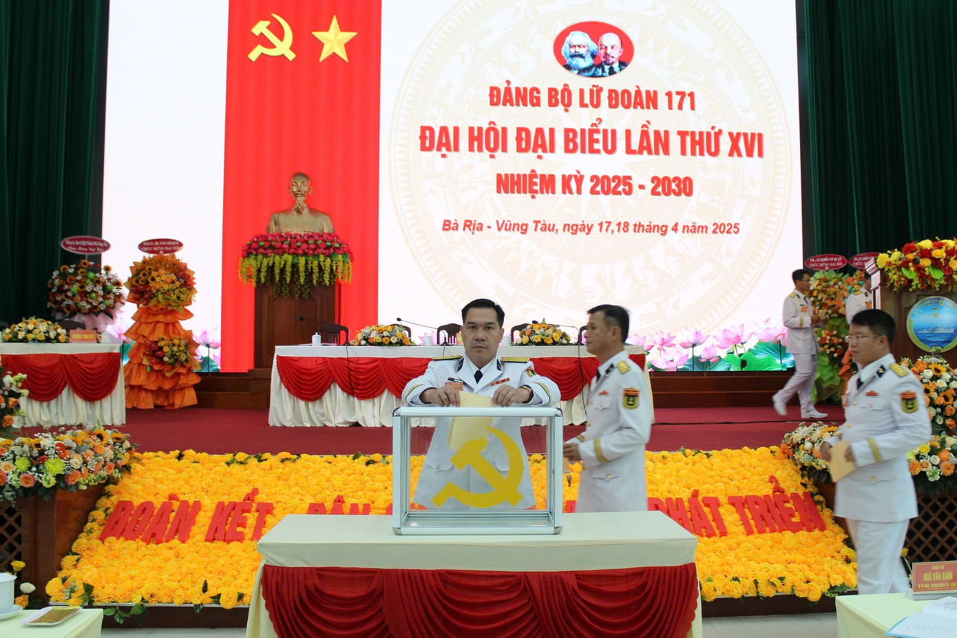 Đại hội bầu cử đại biểu đi dự Đại hội Đảng bộ Vùng 2 Hải quân lần thứ IV. Đại hội bầu cử đại biểu đi dự Đại hội Đảng bộ Vùng 2 Hải quân lần thứ IV.