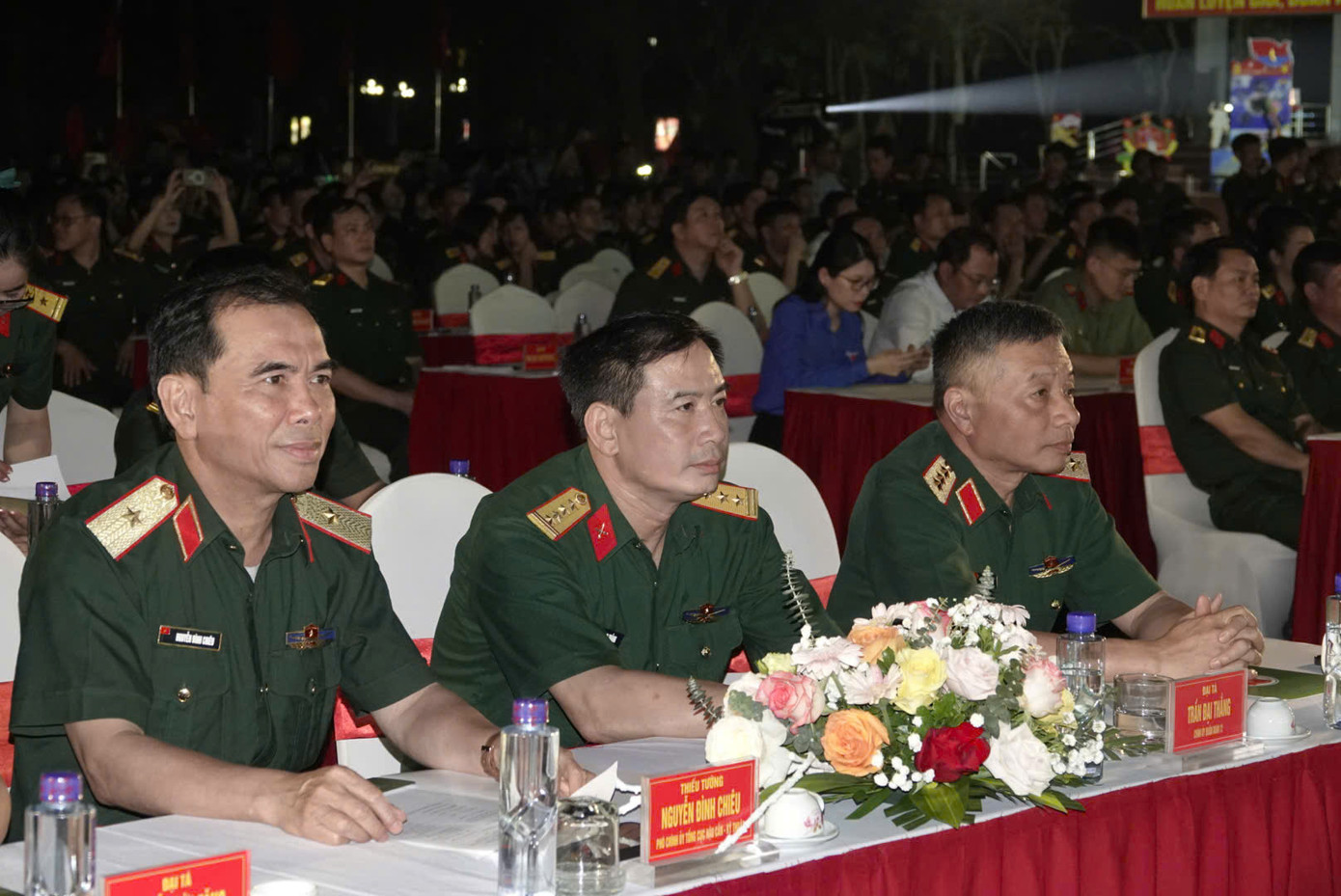 Lãnh đạo các cơ quan, đơn vị và ĐVTN tham dự chương trình.